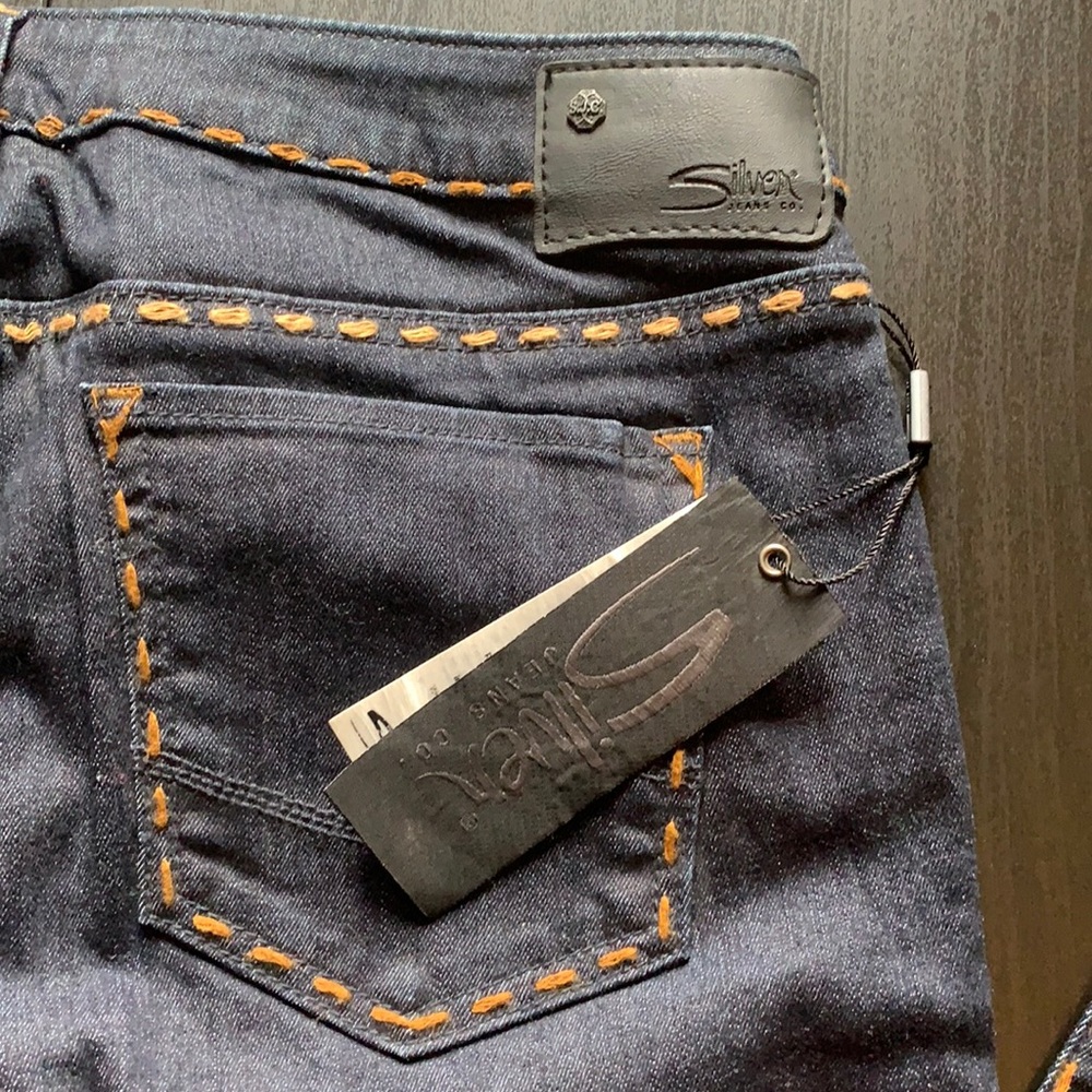 NWT Buckle Silver Jeans sz 28